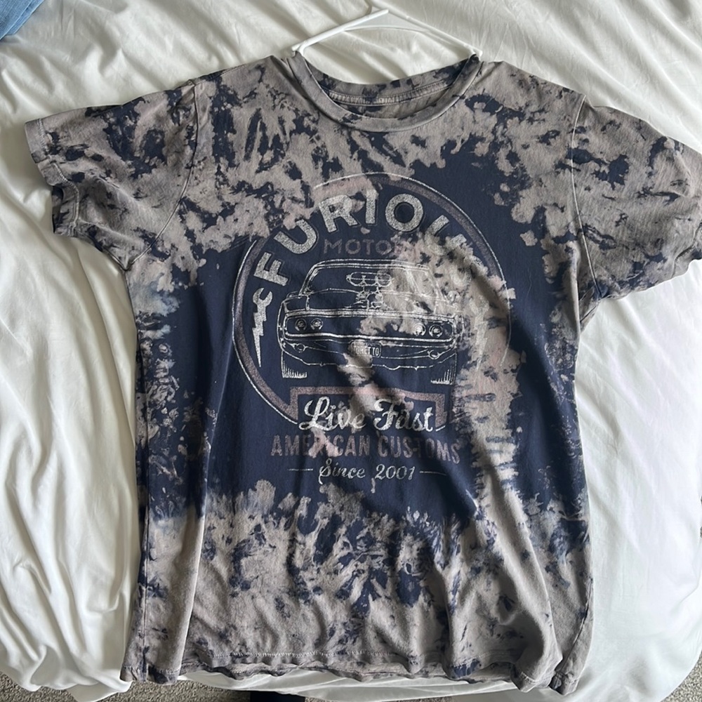 Buckle Graphic Tee